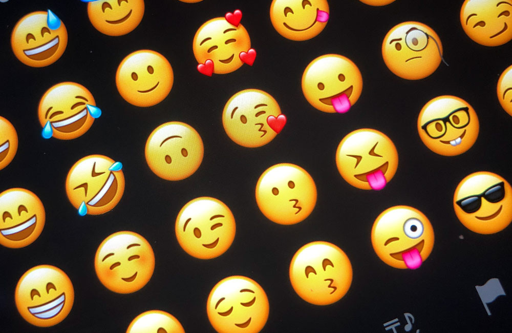Emoji use improves relationships