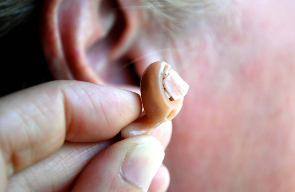 Wearing a hearing aid can ward off dementia