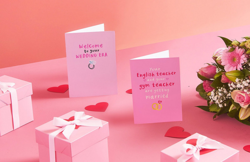 Taylor Swift fans invited to sign engagement card for the pop star