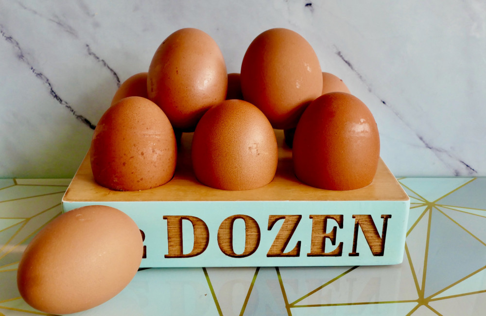 Young folk enjoy eggy coffee