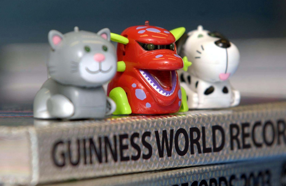 Man pulls 2,184‑lb carriage using only his nipples to break wild world record