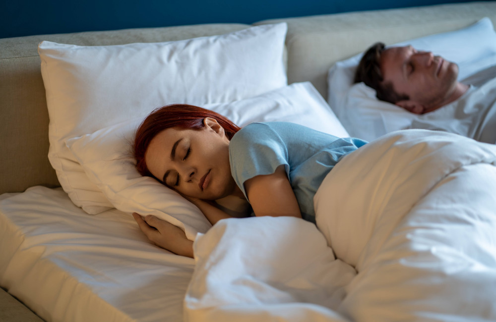 Couples who go to bed together get better sleep
