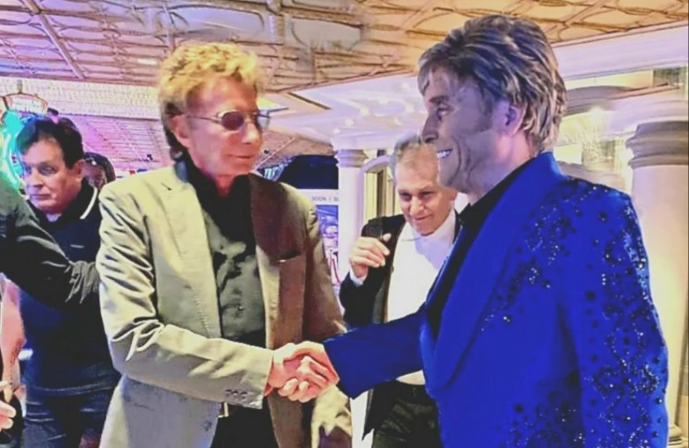 Barry Manilow superfan banned over wig