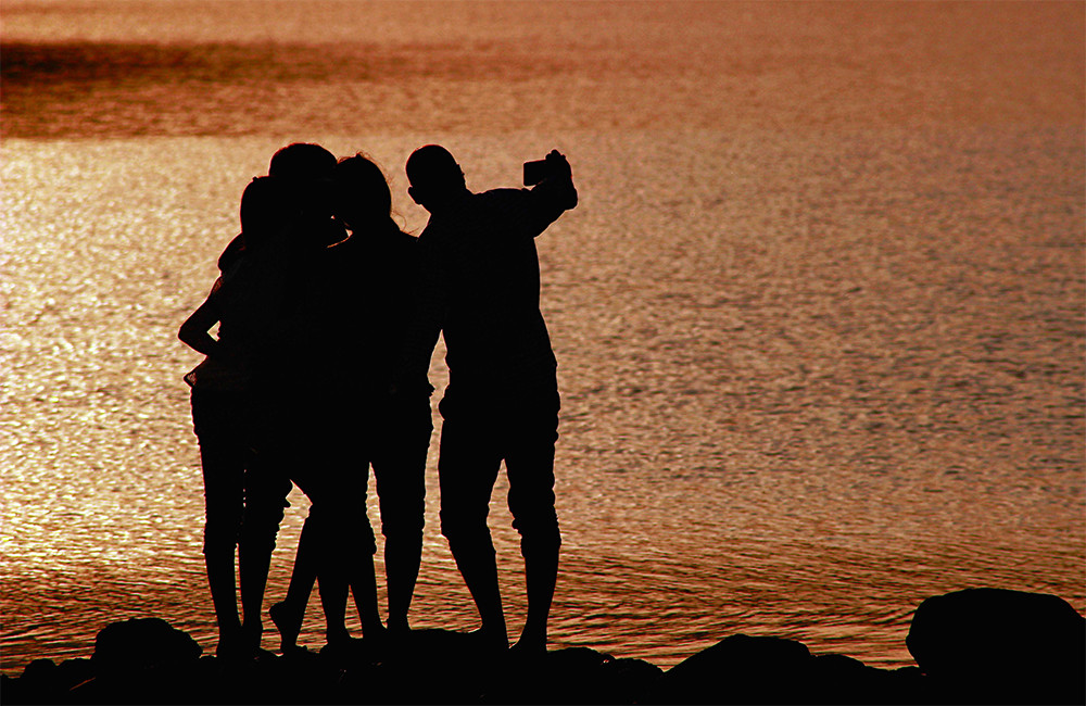Brits take five selfies before finding the perfect snap